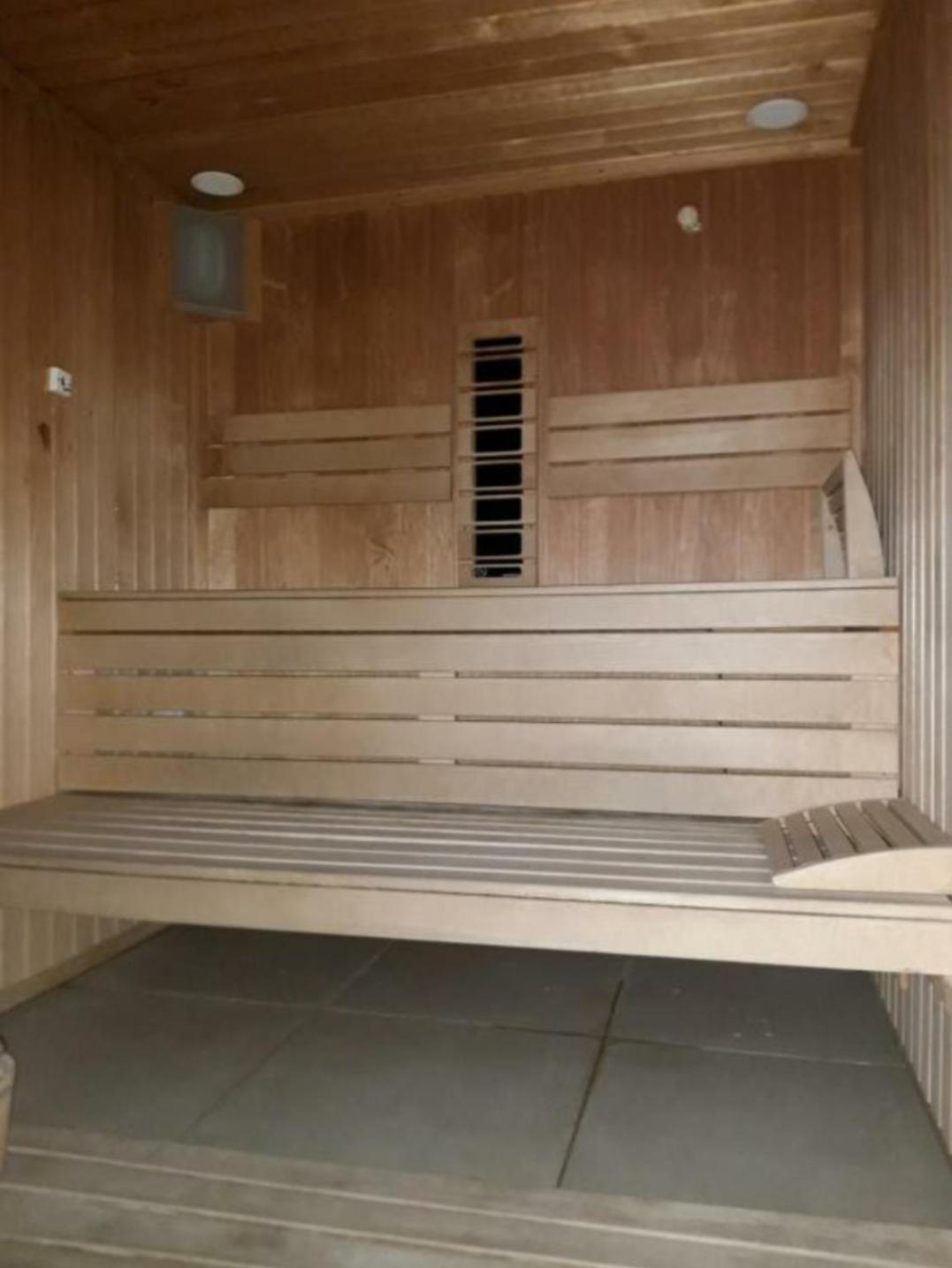 Luxury Suite Alezzi Beach Apartment Piscina Incalzita Sauna Jacuzzi Parking Navodari Bagian luar foto