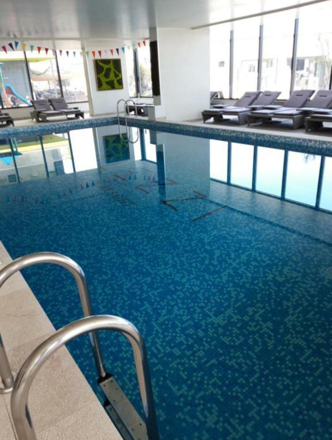 Luxury Suite Alezzi Beach Apartment Piscina Incalzita Sauna Jacuzzi Parking Navodari Bagian luar foto