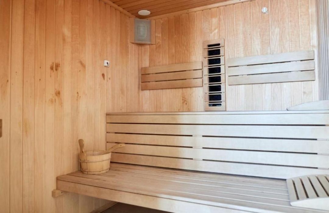 Luxury Suite Alezzi Beach Apartment Piscina Incalzita Sauna Jacuzzi Parking Navodari Bagian luar foto