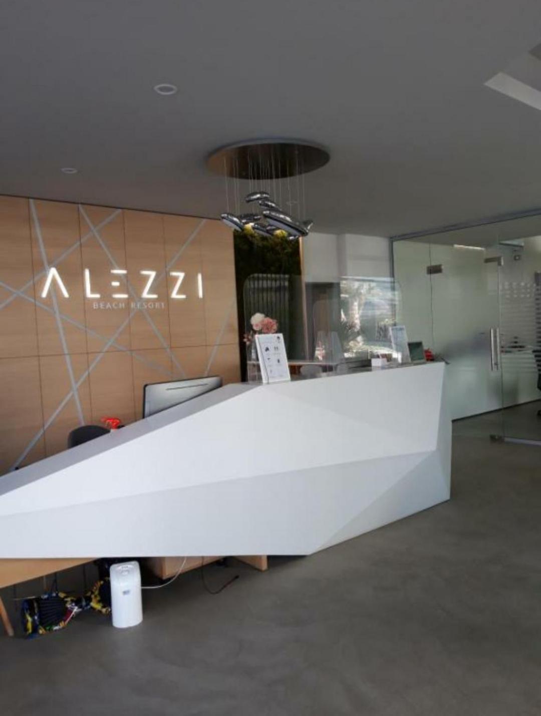 Luxury Suite Alezzi Beach Apartment Piscina Incalzita Sauna Jacuzzi Parking Navodari Bagian luar foto